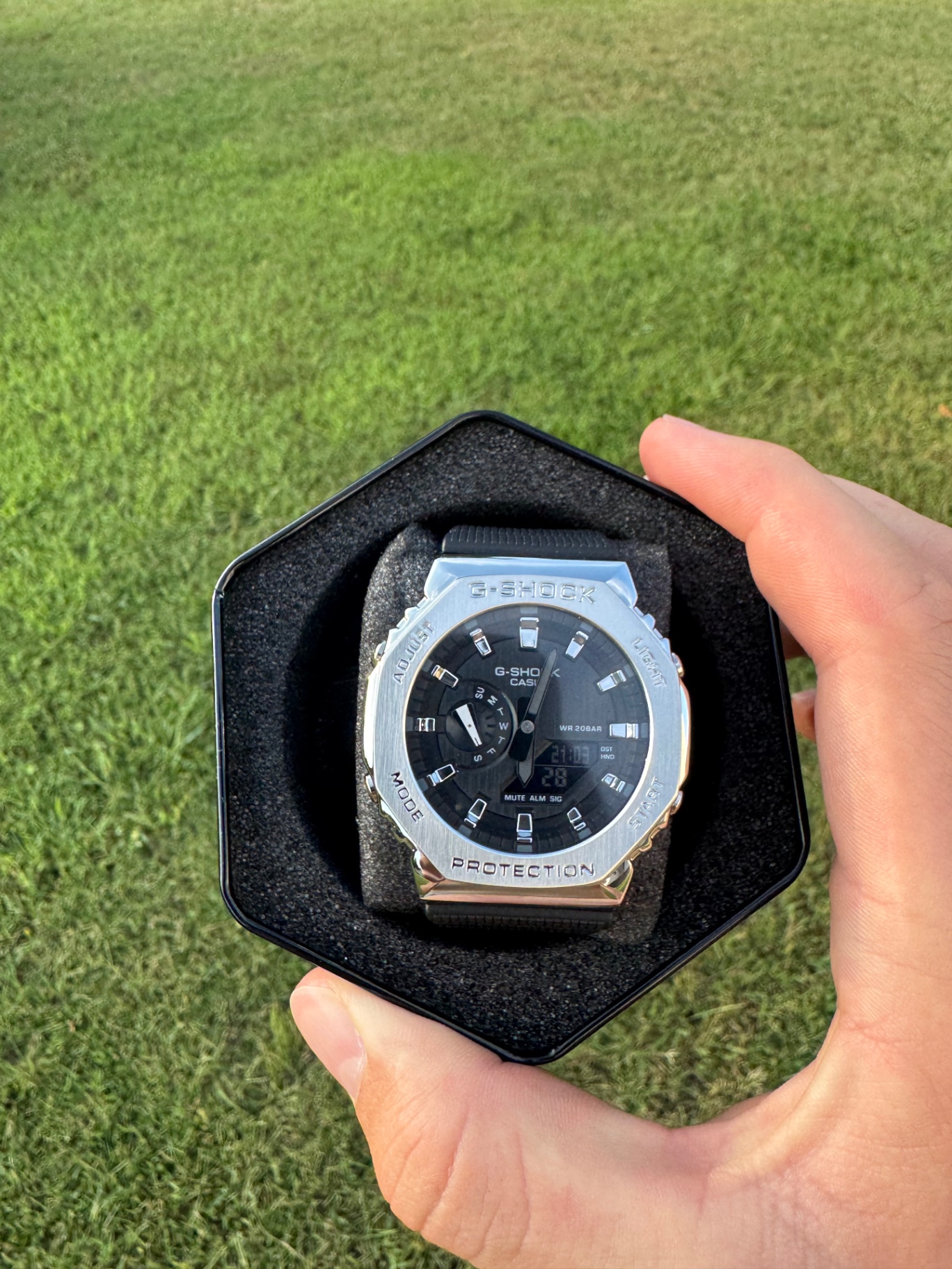 GM-2100 Silver / Black Dial
